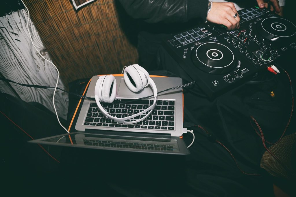 headphones, laptop, dj, music, dj controller, disc jockey, headset, audio, sound, entertainment, playing, nightlife, party, club, headphones, headphones, headphones, music, music, music, music, music, headset, audio, sound, entertainment, entertainment, party, party, party, club, club